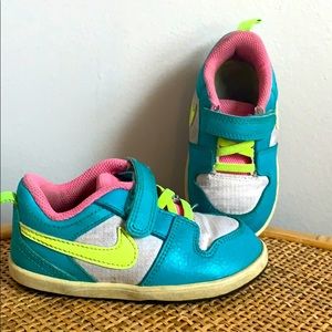 Nike velcro sneaker